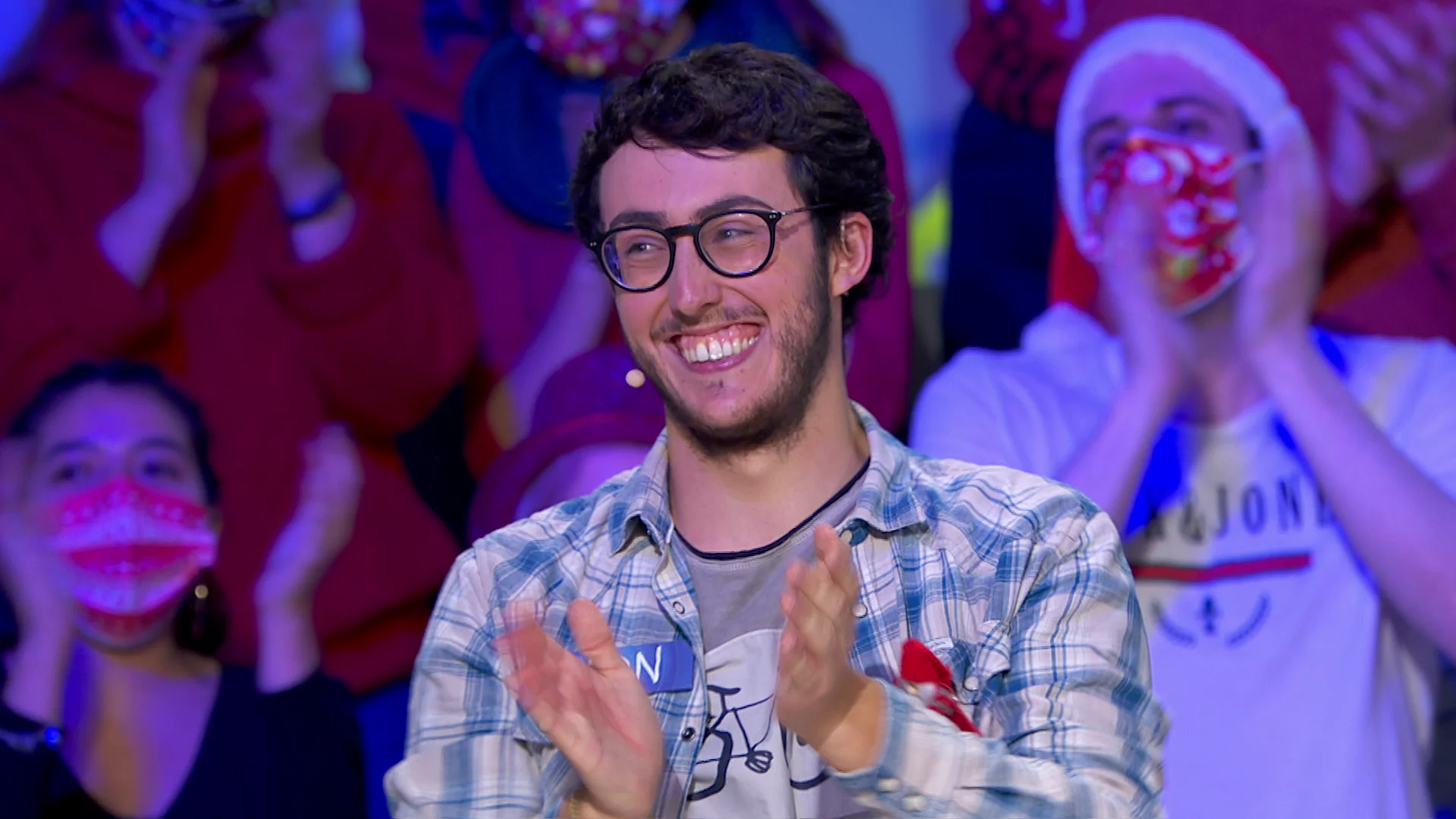 El mundo de gloria de Alfon: “Mírale como disfruta, va a ser que sí que es teatrero” El mundo de gloria de Alfon: “Mírale como disfruta, va a ser que sí que es teatrero”