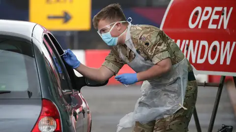 Reino Unido desplegará tropas del Ejército en los hospitales de Londrespara combatir la expansión de ómicron Reino Unido desplegará tropas del Ejército en los hospitales de Londrespara combatir la expansión de ómicron