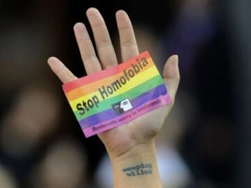 Fundación Triángulo denuncia una agresión homófoba en Valladolid: 2 jóvenes propinaron una "brutal paliza" a otro