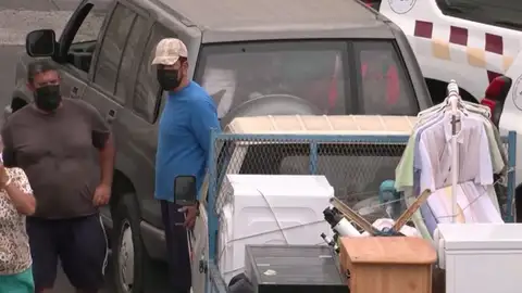 Nuevos vecinos vuelven a sus hogares después del volcán de La Palma. Nuevos vecinos vuelven a sus hogares después del volcán de La Palma.