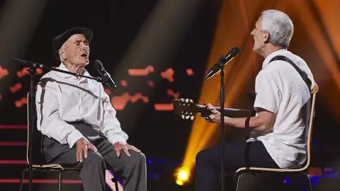 Los Rogelios cantan ‘Tres piedras negras’ en las Audiciones a ciegas de ‘La Voz Senior’ Padre e hijo han protagonizado la actuación más emotiva de la noche.
