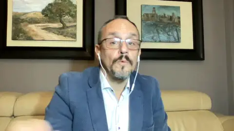 El psiquiatra Luis Jesús Fernández analiza el consumo de ansiolíticos y somníferos entre adolescentes El psiquiatra Luis Jesús Fernández analiza el consumo de ansiolíticos y somníferos entre adolescentes