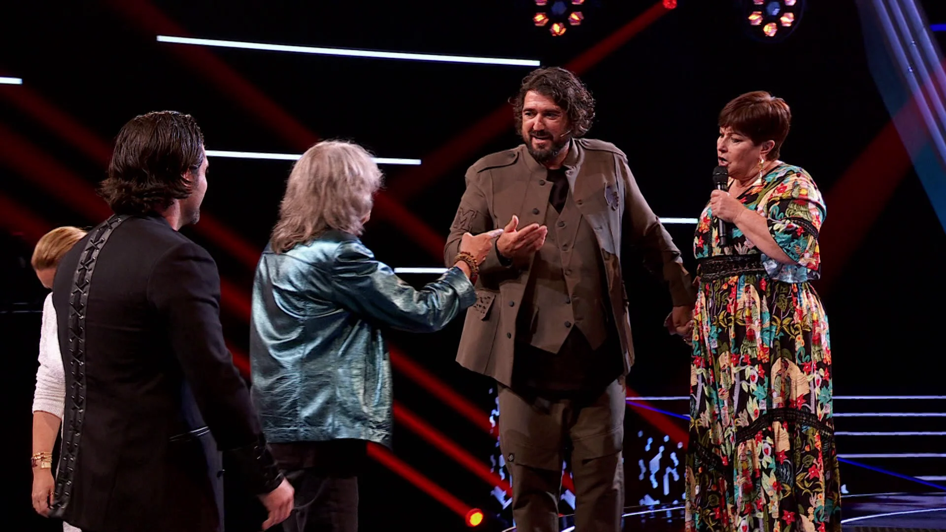 Ambos coaches han tenido un divertido enfrentamiento cuando la talent ha se&ntilde;alado qui&eacute;n es el m&aacute;s guapo. 