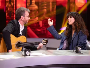 Inma Cuesta y Pablo Motos, el dúo perfecto que crea magia al ritmo de 'Volver, volver' en 'El Hormiguero 3.0' Inma Cuesta y Pablo Motos, el dúo perfecto que crea magia al ritmo de 'Volver, volver' en 'El Hormiguero 3.0'