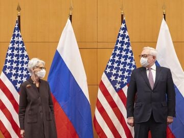 Wendy Sherman y Sergei Ryabkov en Ginebra