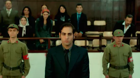 Çetin sale de la cárcel y empieza una nueva vida con Gülten Çetin sale de la cárcel y empieza una nueva vida con Gülten