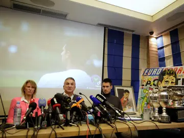 La familia de Djokovic en rueda de prensa