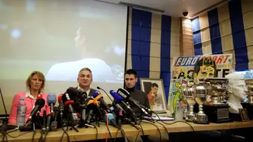 La familia de Djokovic en rueda de prensa