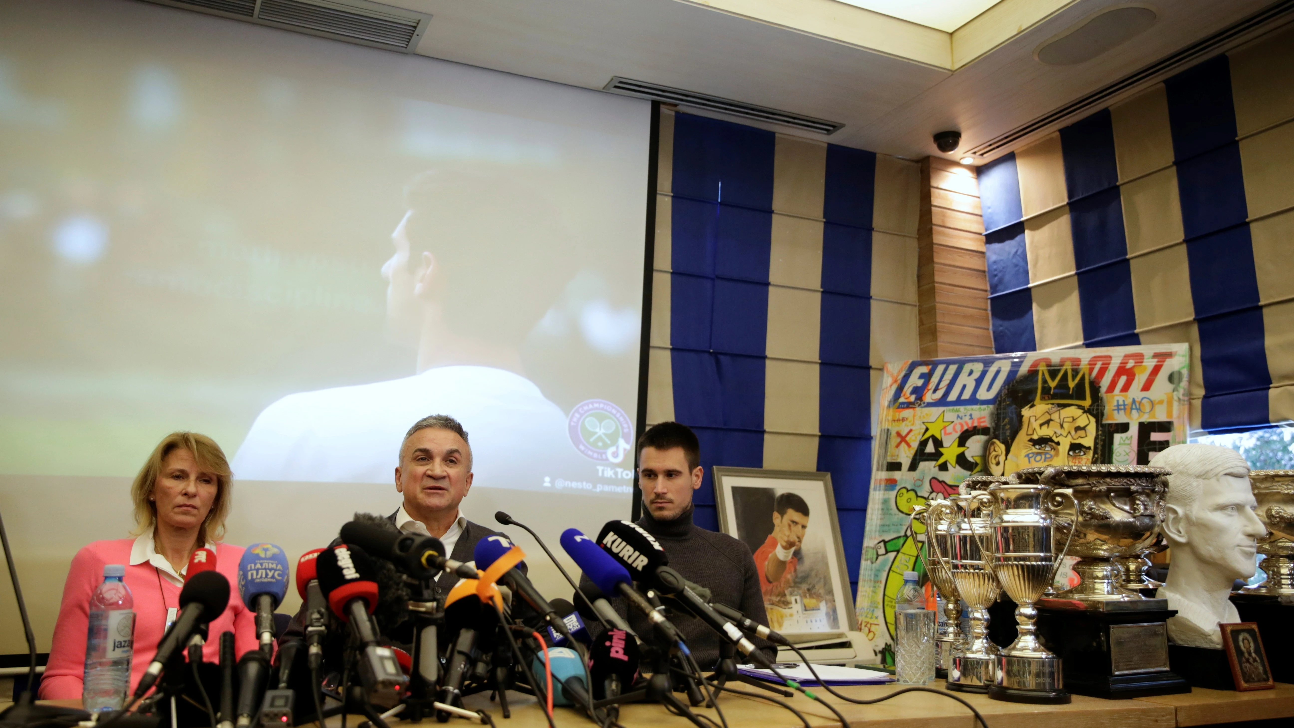 La familia de Djokovic en rueda de prensa La familia de Djokovic en rueda de prensa