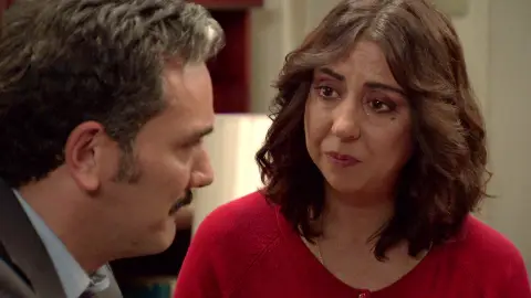 Santiago confiesa a Penélope su secreto, ¿le confesará ella el suyo? Santiago confiesa a Penélope su secreto, ¿le confesará ella el suyo?