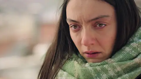 Gülben, sin escapatoria ante la aterradora mirada de Anil: “¿Qué quieres de mí?” Gülben, sin escapatoria ante la aterradora mirada de Anil: “¿Qué quieres de mí?”