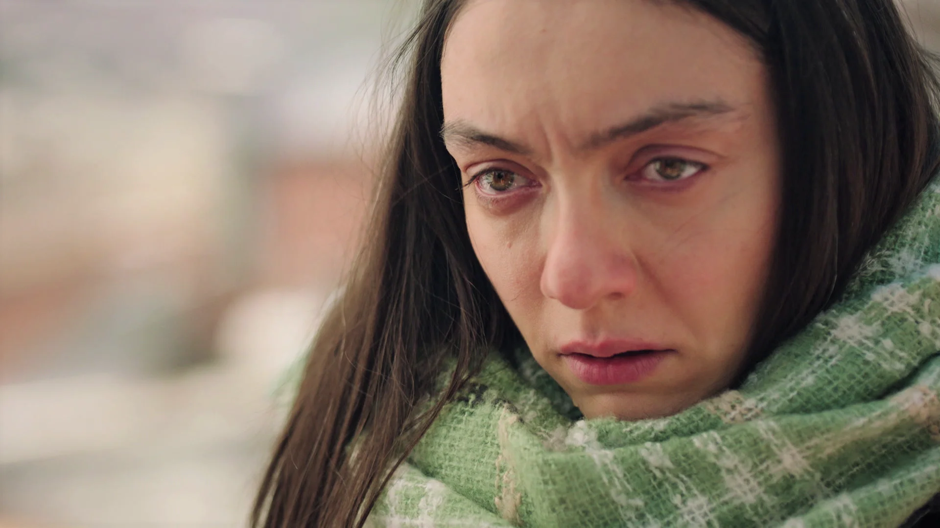 G&uuml;lben, sin escapatoria ante la aterradora mirada de Anil: &ldquo;&iquest;Qu&eacute; quieres de m&iacute;?&rdquo;