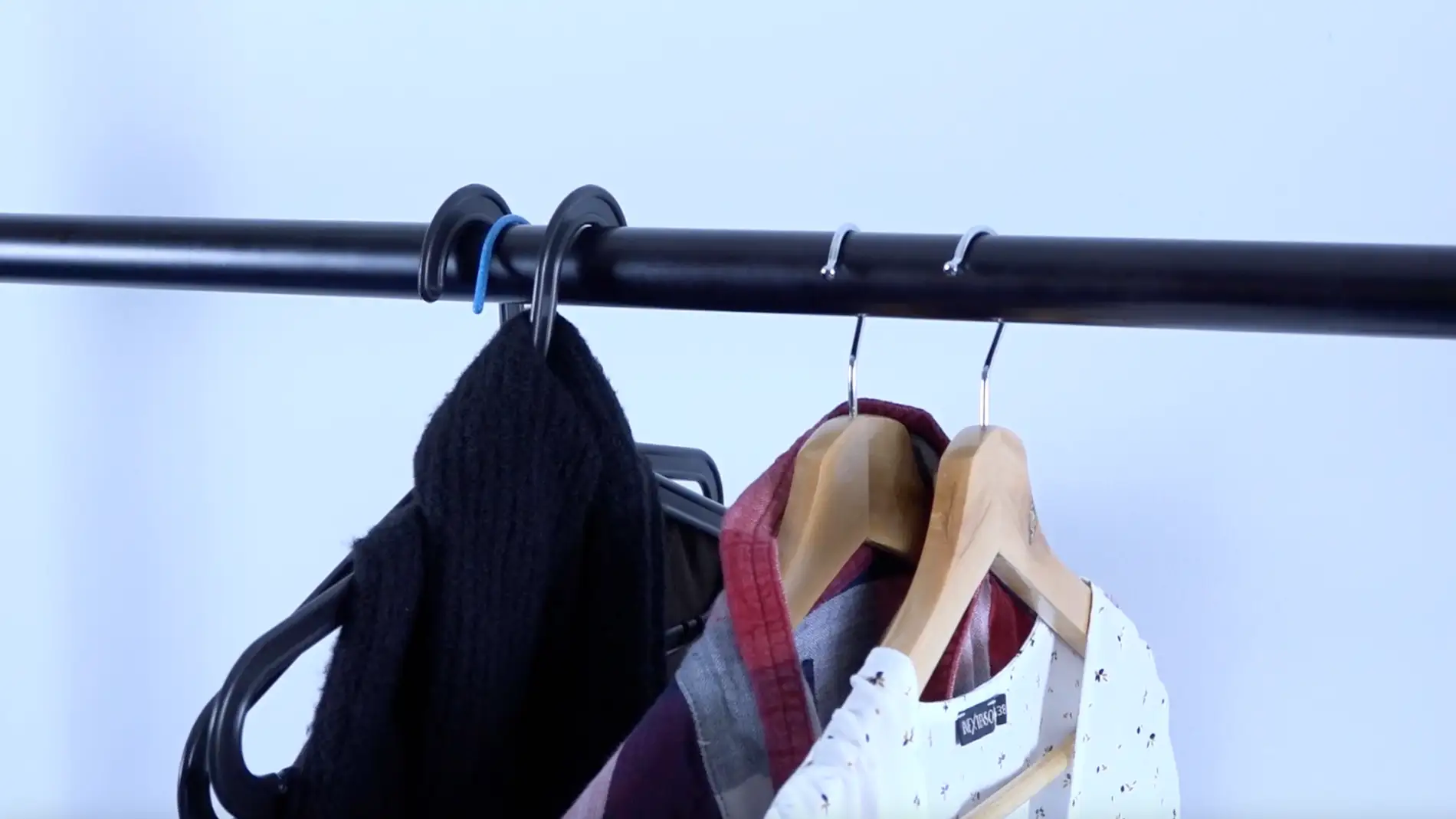 Cómo elegir la percha correcta para cada tipo prenda y así evitar que se  arrugue (con vídeo de experta)