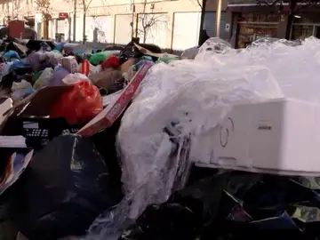 Los vecinos de Salt se quejan de las montañas de basura en las calles: &quot;Va a ser peor que el covid&quot;
