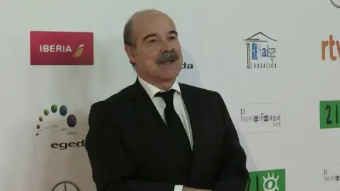 Antonio Resines se encuentra estable y evoluciona despacio favorablemente Antonio Resines se encuentra estable y evoluciona despacio favorablemente