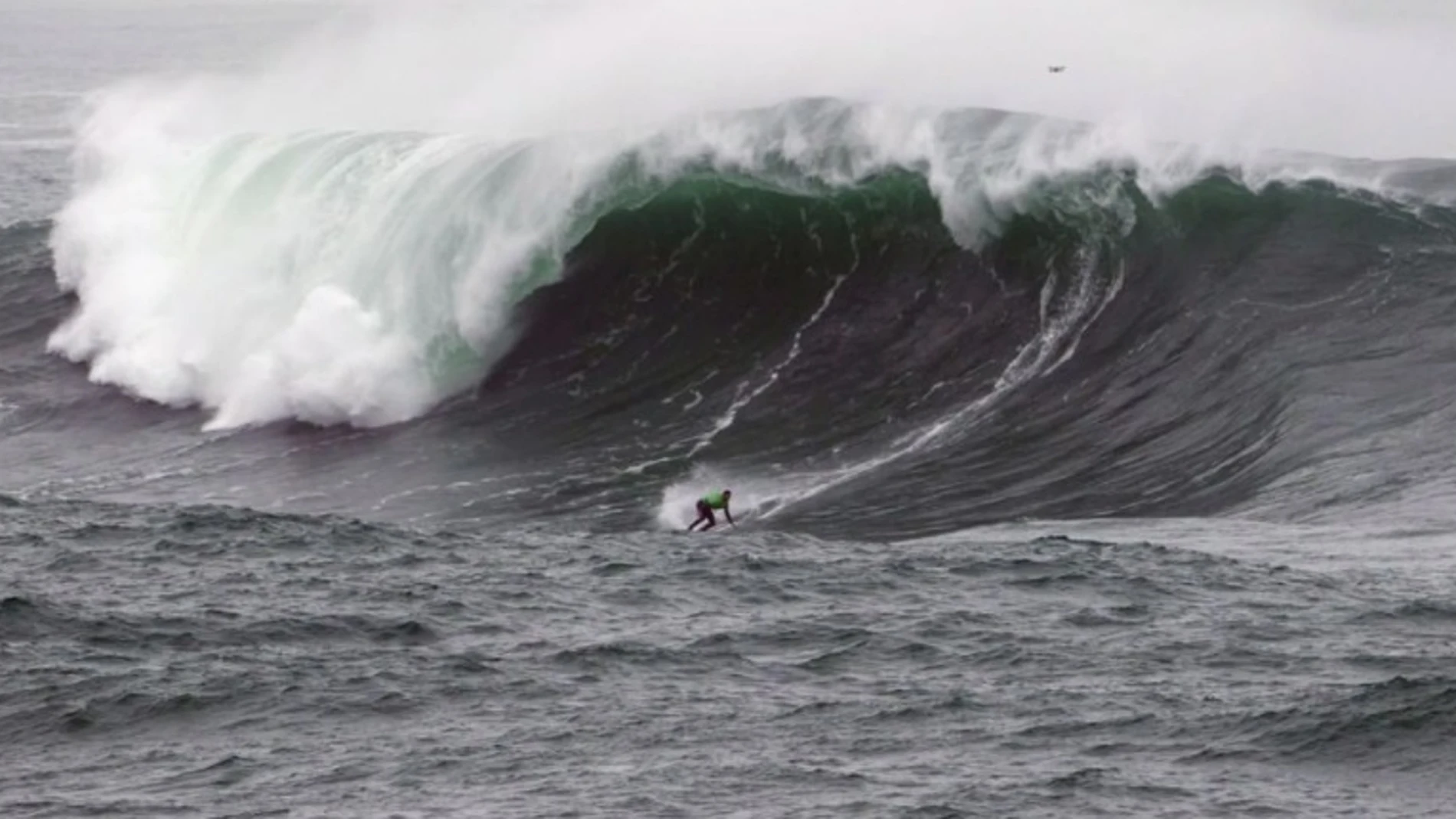 Ribadeo presume de olas gigantes en la III edición del del Illa Pancha Challenge
