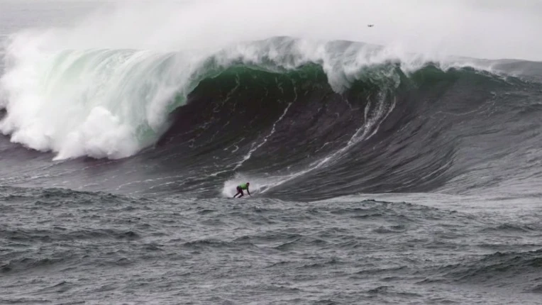 Ribadeo presume de olas gigantes en la III edici&oacute;n del del Illa Pancha Challenge