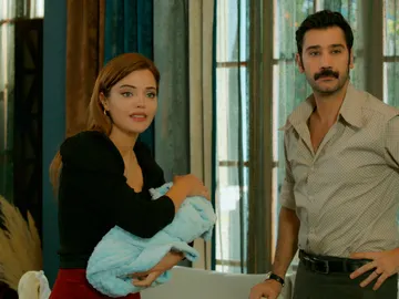Müjgan estalla al descubrir a Yilmaz y Züleyha juntos Müjgan estalla al descubrir a Yilmaz y Züleyha juntos