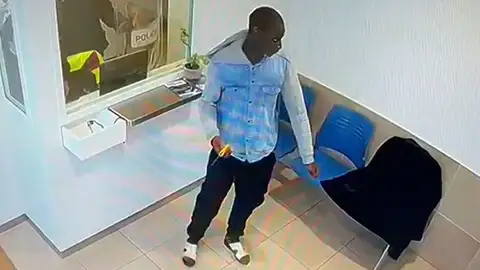 El hombre ha sido detenido y ha ingresado en un centro psiquiátrico. El hombre ha sido detenido y ha ingresado en un centro psiquiátrico.