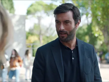 Xavier le propone a Laura una primera cita Xavier le propone a Laura una primera cita