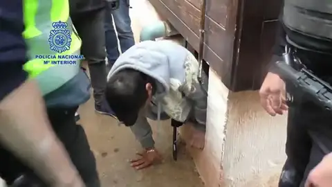 Imagen del zulo que la organización criminal usaba como escondite Liberan a 19 mujeres de una presunta organización criminal en Murcia dedicada a la trata para la explotación sexual y laboral
