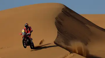 Sam Sunderland, en acción durante la etapa 11 del Dakar 2022
