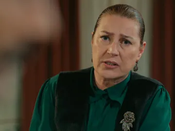 Hünkar defiende a Züleyha tras las acusaciones de Müjgan Hünkar defiende a Züleyha tras las acusaciones de Müjgan
