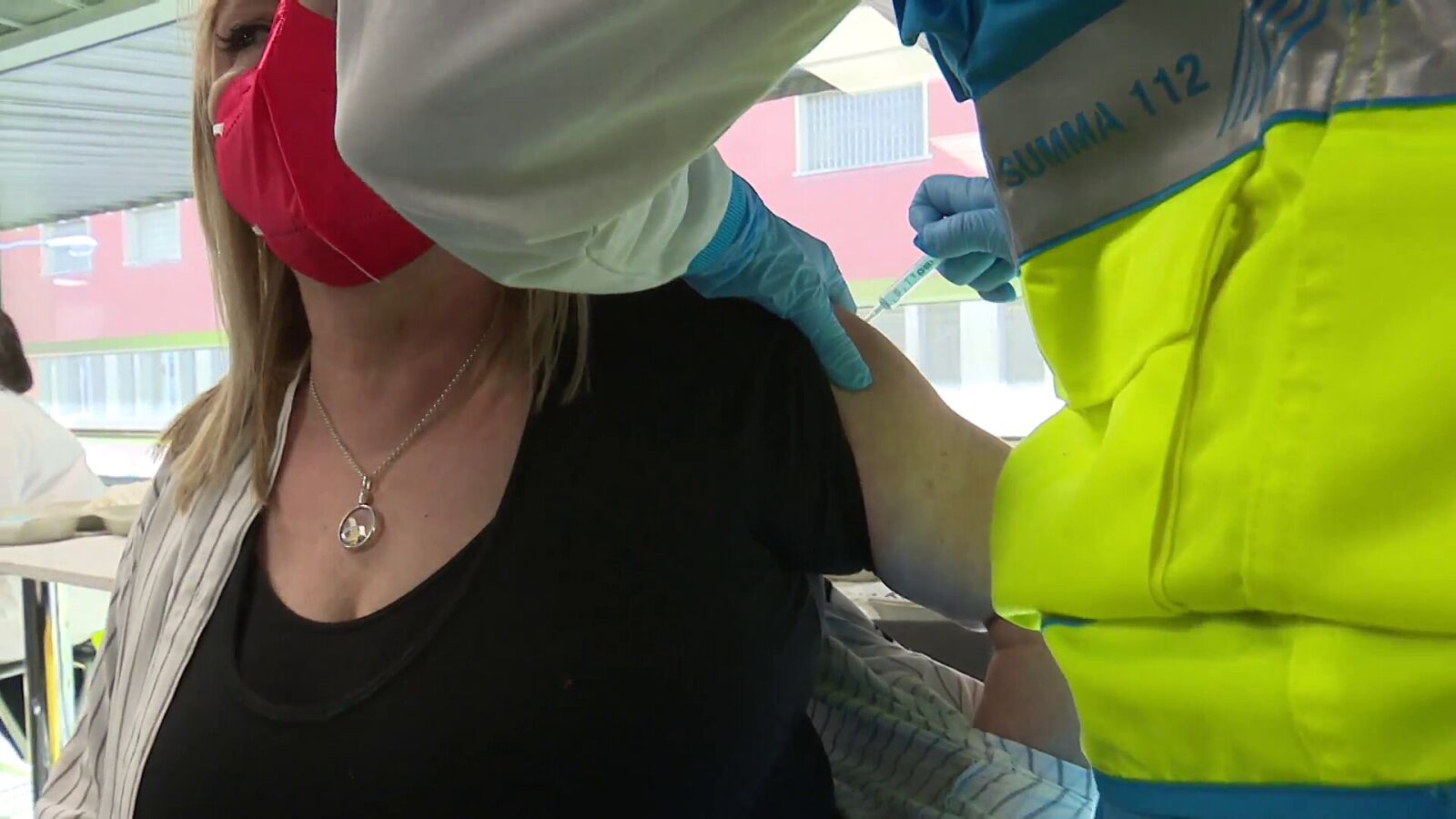 ¿Cuándo se tendrán que poner la tercera dosis aquellos que se han contagiado ahora de coronavirus?