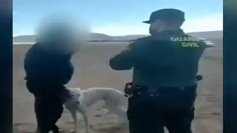 El hombre estaba cazando en un coto de Castilla y León. El hombre estaba cazando en un coto de Castilla y León.