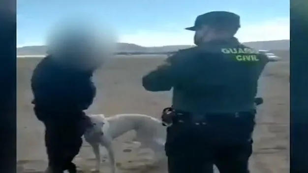 El hombre estaba cazando en un coto de Castilla y León. El hombre estaba cazando en un coto de Castilla y León.