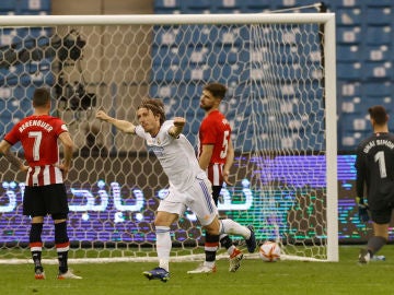 El Real Madrid supera al Athletic con un golazo de Modric y se proclama campeón de la Supercopa de España