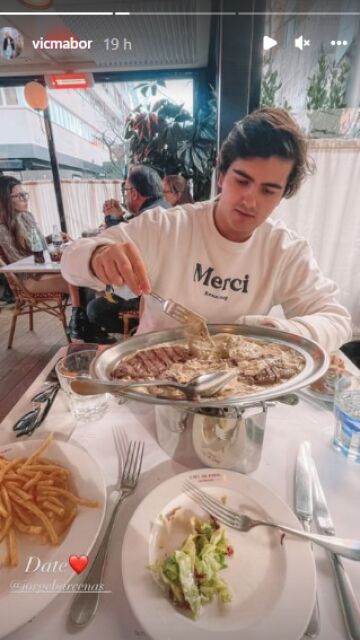Jorge Bárcenas comiendo junto a Victoria Federica