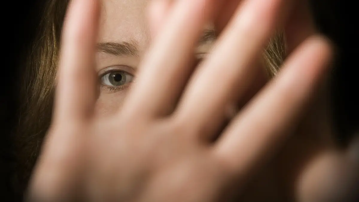 Violan y dejan embarazada a una niña de 13 años Violan y dejan embarazada a una niña de 13 años