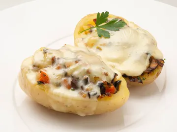 El bocado perfecto: patatas rellenas de verdura con queso El bocado perfecto: patatas rellenas de verdura con queso