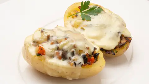 El bocado perfecto: patatas rellenas de verdura con queso El bocado perfecto: patatas rellenas de verdura con queso