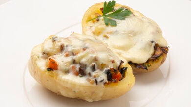 El bocado perfecto de Arguiñano: patatas rellenas de verdura con queso