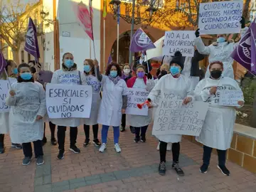 Continúan las protestas de las trabajadoras de ayuda a domicilio: "Queremos salarios que nos permitan tener una vida decente" Continúan las protestas de las trabajadoras de ayuda a domicilio: "Queremos salarios que nos permitan tener una vida decente"