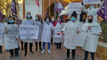 Continúan las protestas de las trabajadoras de ayuda a domicilio: "Queremos salarios que nos permitan tener una vida decente"