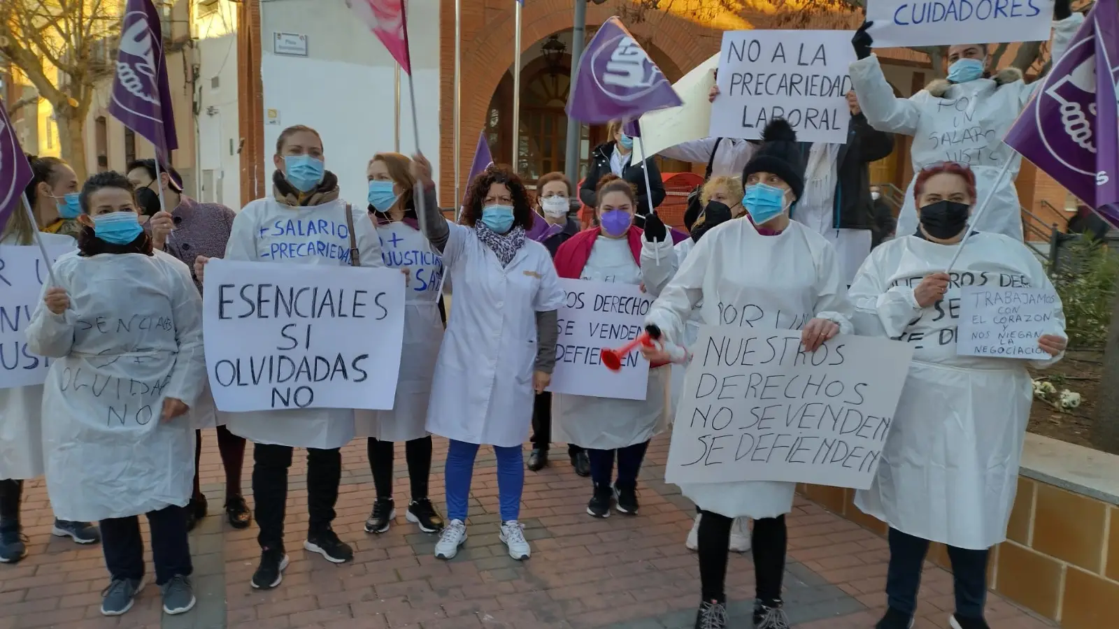 Continúan las protestas de las trabajadoras de ayuda a domicilio: "Queremos salarios que nos permitan tener una vida decente" Continúan las protestas de las trabajadoras de ayuda a domicilio: "Queremos salarios que nos permitan tener una vida decente"