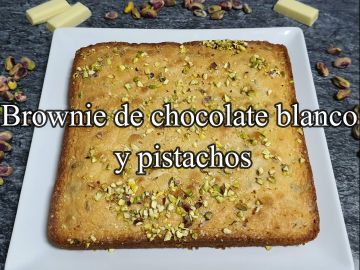 Brownie de chocolate blanco y pistachos