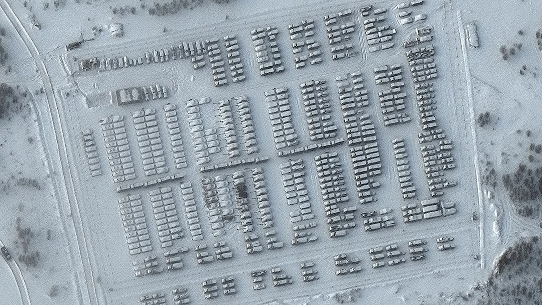 Vista aérea de la base militar de campaña levantada por el ejército ruso en la frontera con Ucrania