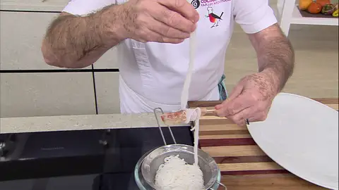 Una alternativa diferente: rebozado de langostinos con fideos Una alternativa diferente: rebozado de langostinos con fideos