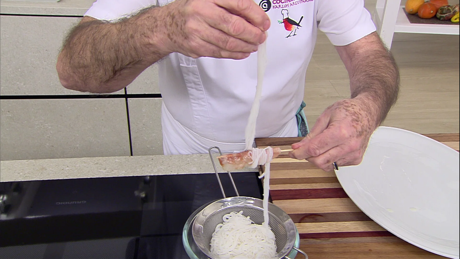 Una alternativa diferente: rebozado de langostinos con fideos