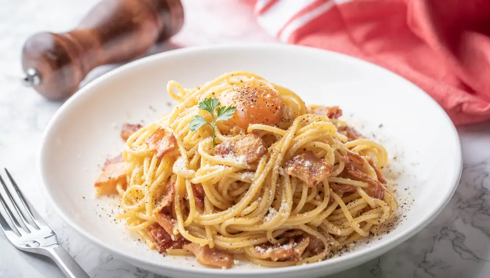 Plato de espaguetis a la carbonara