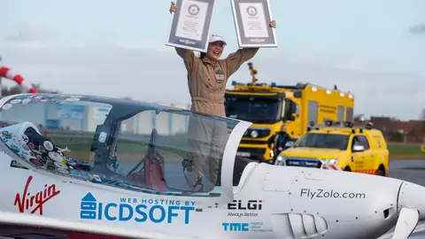 Zara Rutherford, de 19 años, se convierte en la mujer más joven en dar la vuelta al mundo en avioneta Zara Rutherford, de 19 años, se convierte en la mujer más joven en dar la vuelta al mundo en avioneta