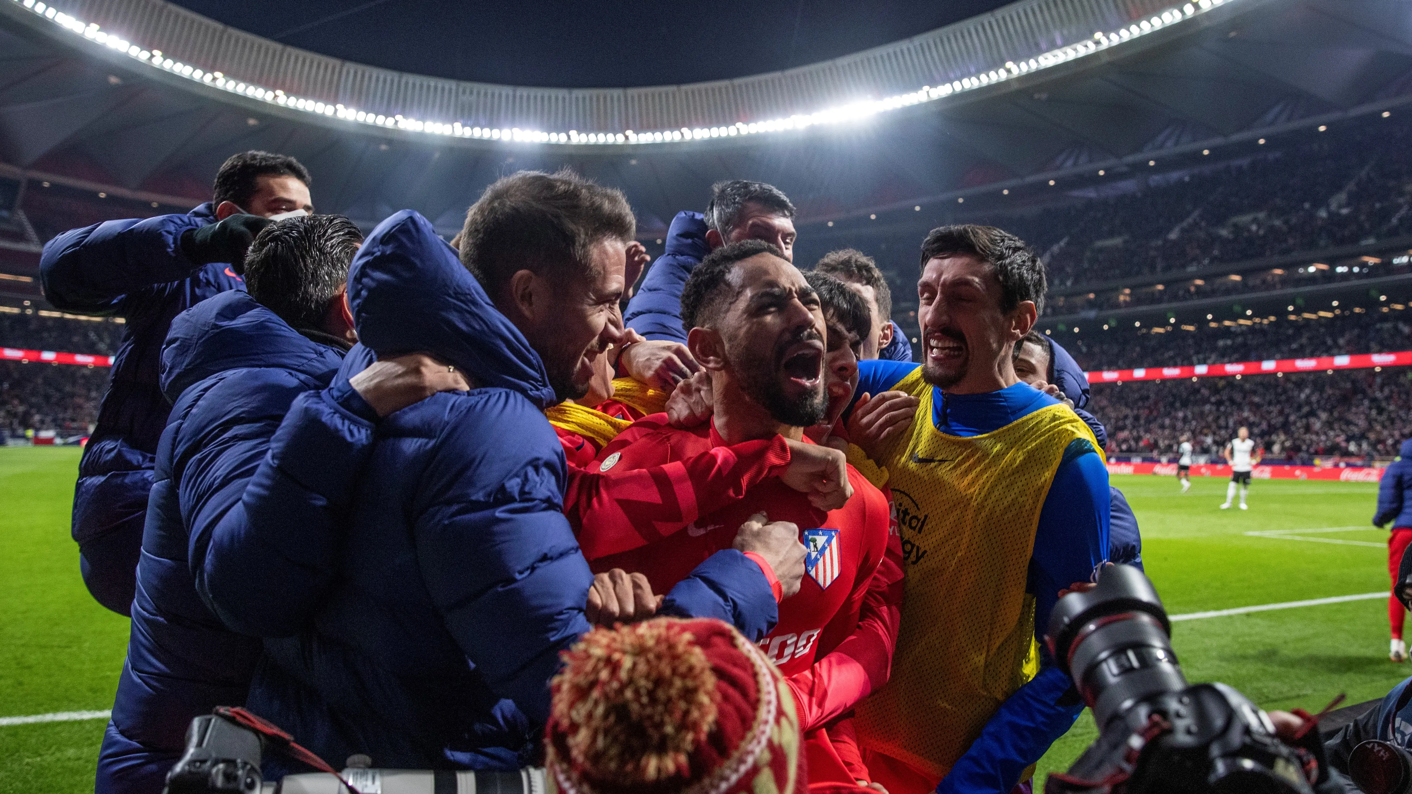 El Atl&eacute;tico remonta a la heroica un partidazo en el Wanda al Valencia y se lleva m&aacute;s que 3 puntos