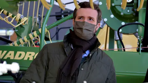 El presidente del Partido Popular, Pablo Casado, visita la empresa Farming Agrícola en Villamartín de Campos (Palencia) El presidente del Partido Popular, Pablo Casado, visita la empresa Farming Agrícola en Villamartín de Campos (Palencia)