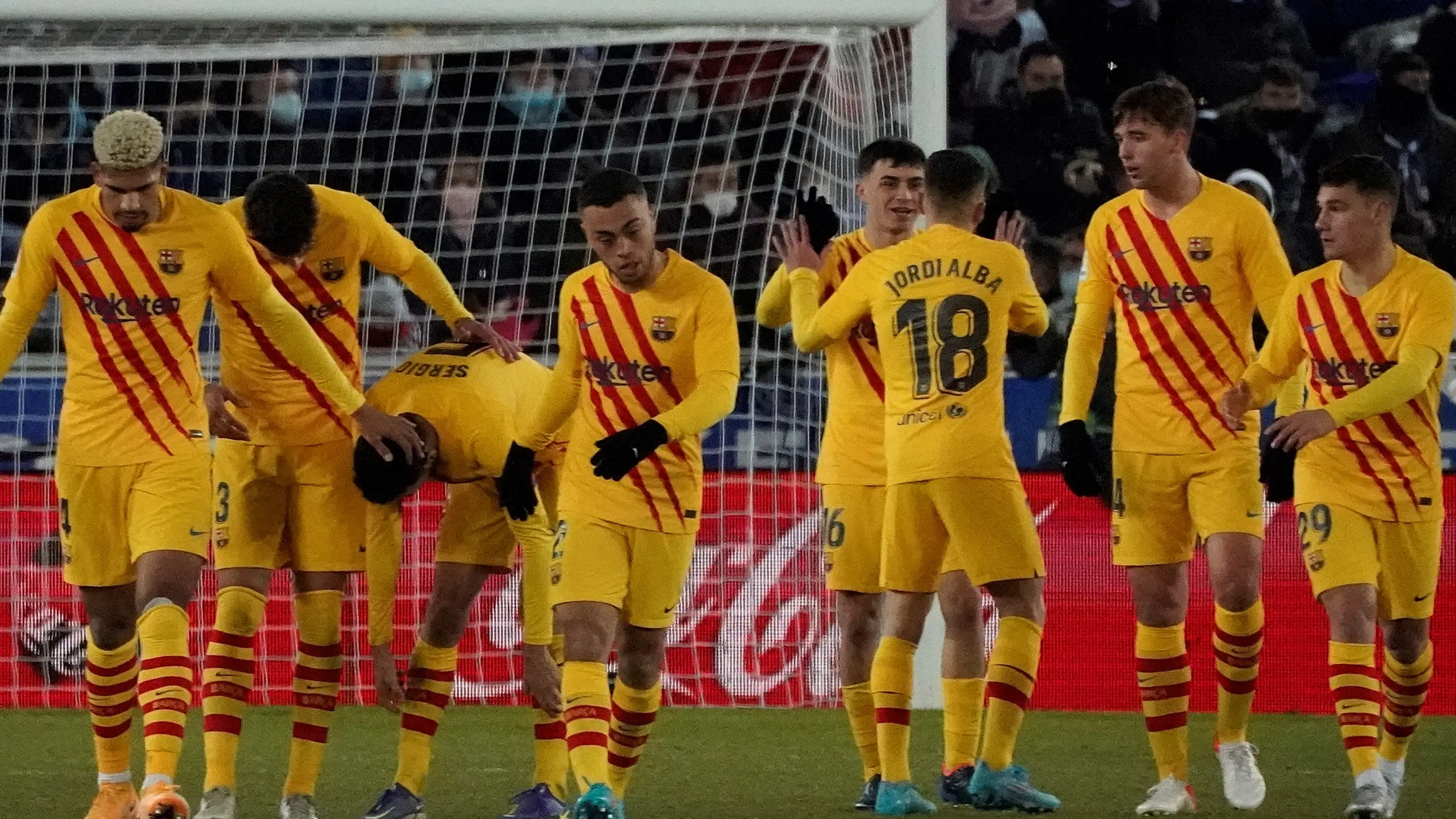 De Jong acerca al Barça a la Champions con un gol en el 87 De Jong acerca al Barça a la Champions con un gol en el 87
