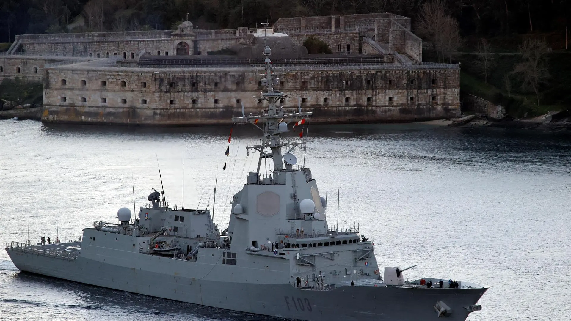 La fragata Blas de Lezo zarpa del Arsenal Militar de Ferrol La fragata Blas de Lezo zarpa del Arsenal Militar de Ferrol