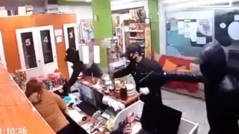 Atraco a punta de pistola en Marbella Atraco a punta de pistola en Marbella